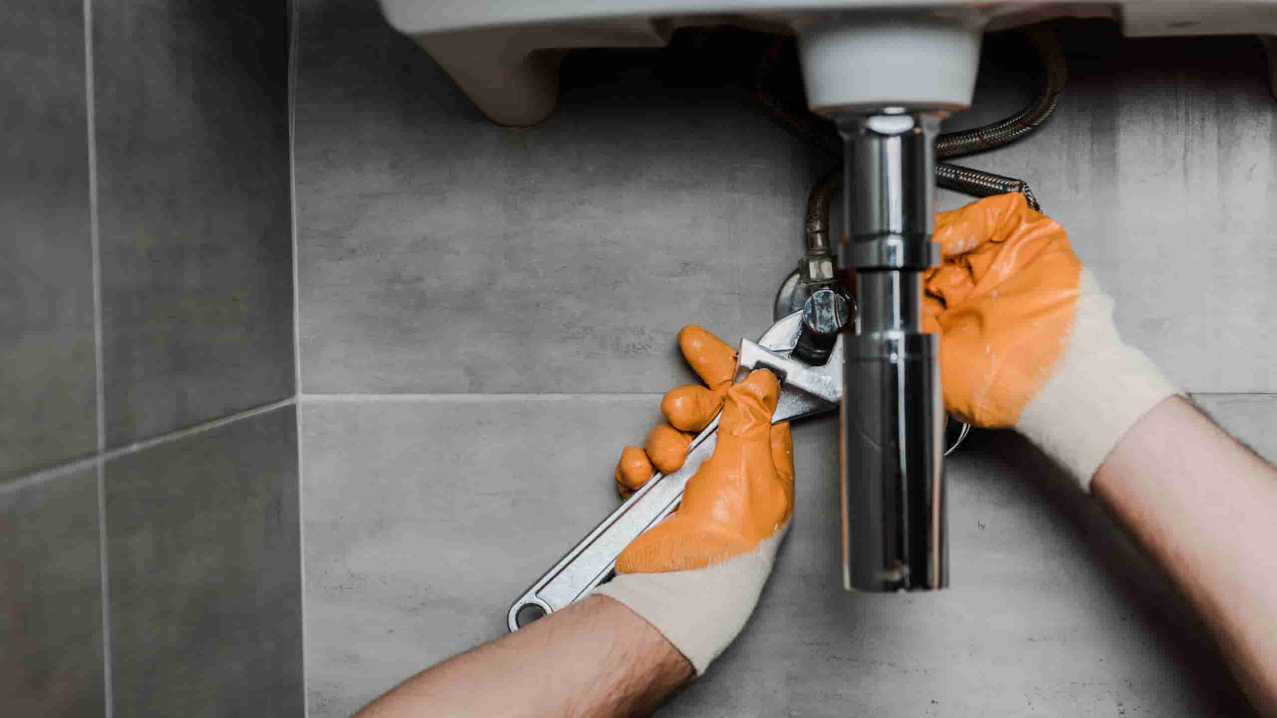 What is the fastest way to get emergency plumbing help in Kingston?